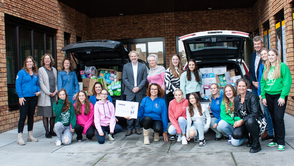 Ladies' Circle 45 Goeree-Overflakkee doneert menstruatieproducten voor meisjes van RGO en CSG Prins Maurits